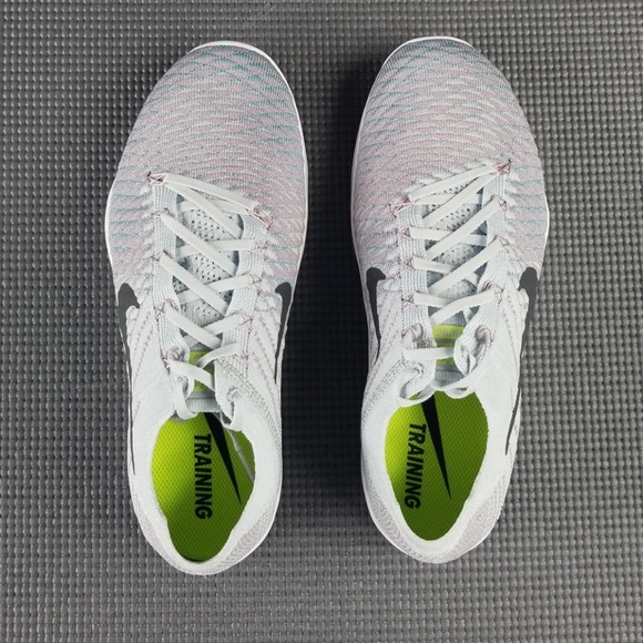 Nike Womens Free Tr Flyknit 2 - Picture 4 of 8